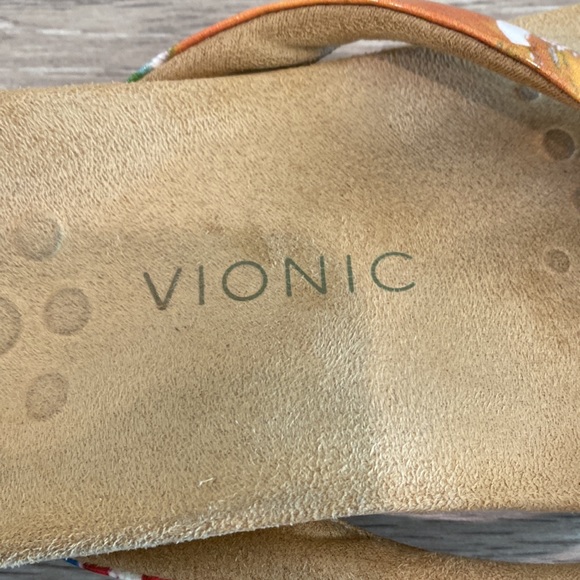 Vionic Rainbow Flip Flops *Size 10* - Picture 4 of 5